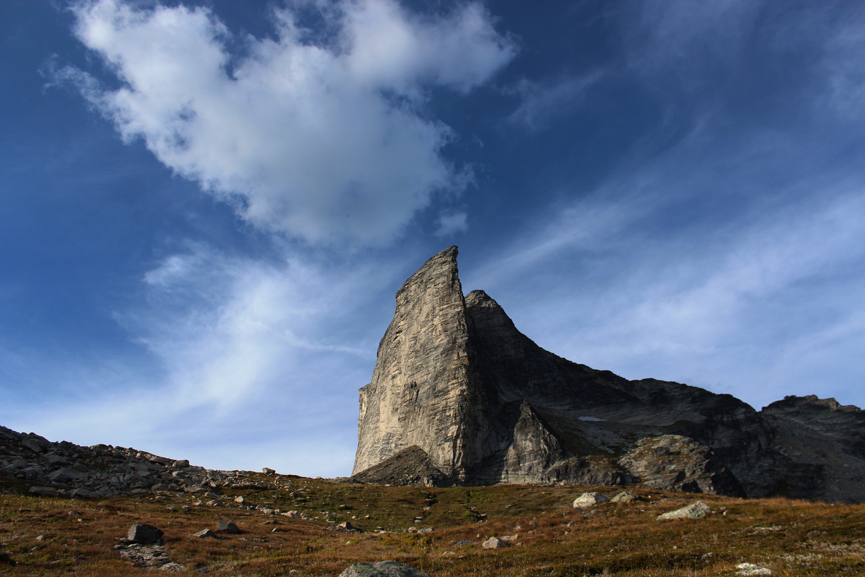 Mount Gimli towering over the surrounding wilderness, with jagged peaks and rugged terrain under a clear blue sky